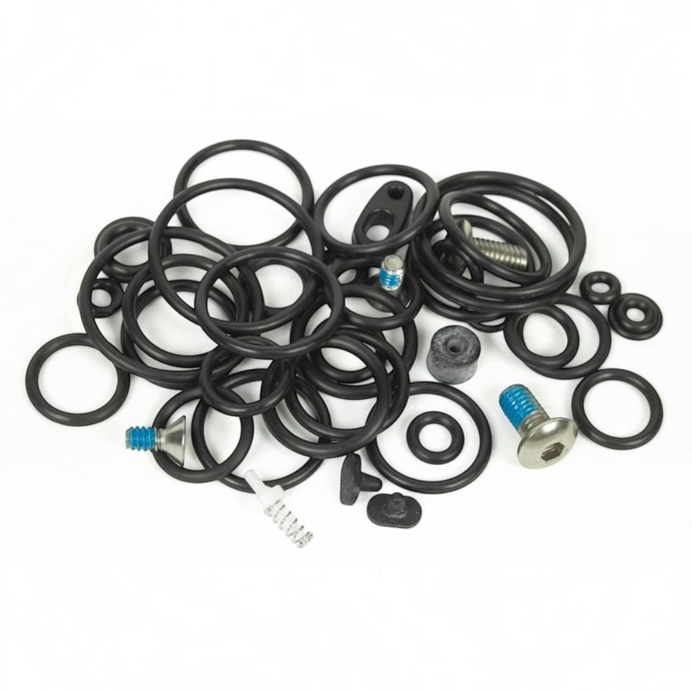 id-paintball Planet Eclipse EMEK EMF100 Ersatzteilset mit zahlreichen schwarzen O-Ringen, Schrauben und Kleinteilen