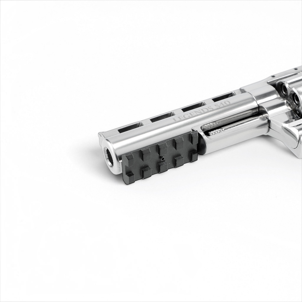 id-paintball Legends S40 CO2-Revolver in Silber mit 4-Zoll-Lauf und montierter Zubehörschiene aus Metall.