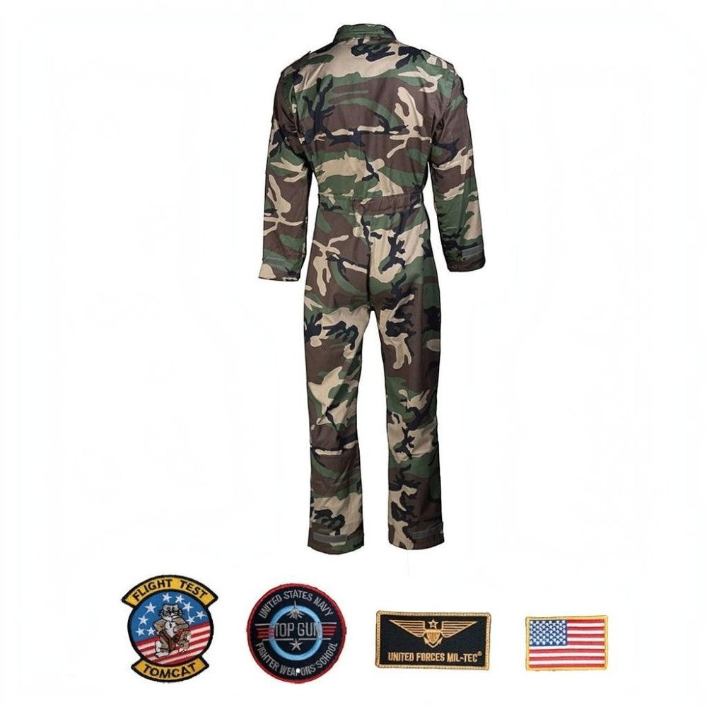 id-paintball Mil-Tec Fliegerkombi in Woodland Camo von hinten mit vier beiliegenden Patches und Abzeichen
