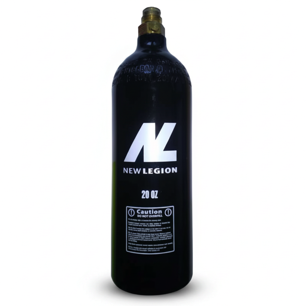 Schwarzer New Legion 20 OZ CO2 Paintball-Tank mit Pin-Ventil und weißem Logo auf neutralem Hintergrund