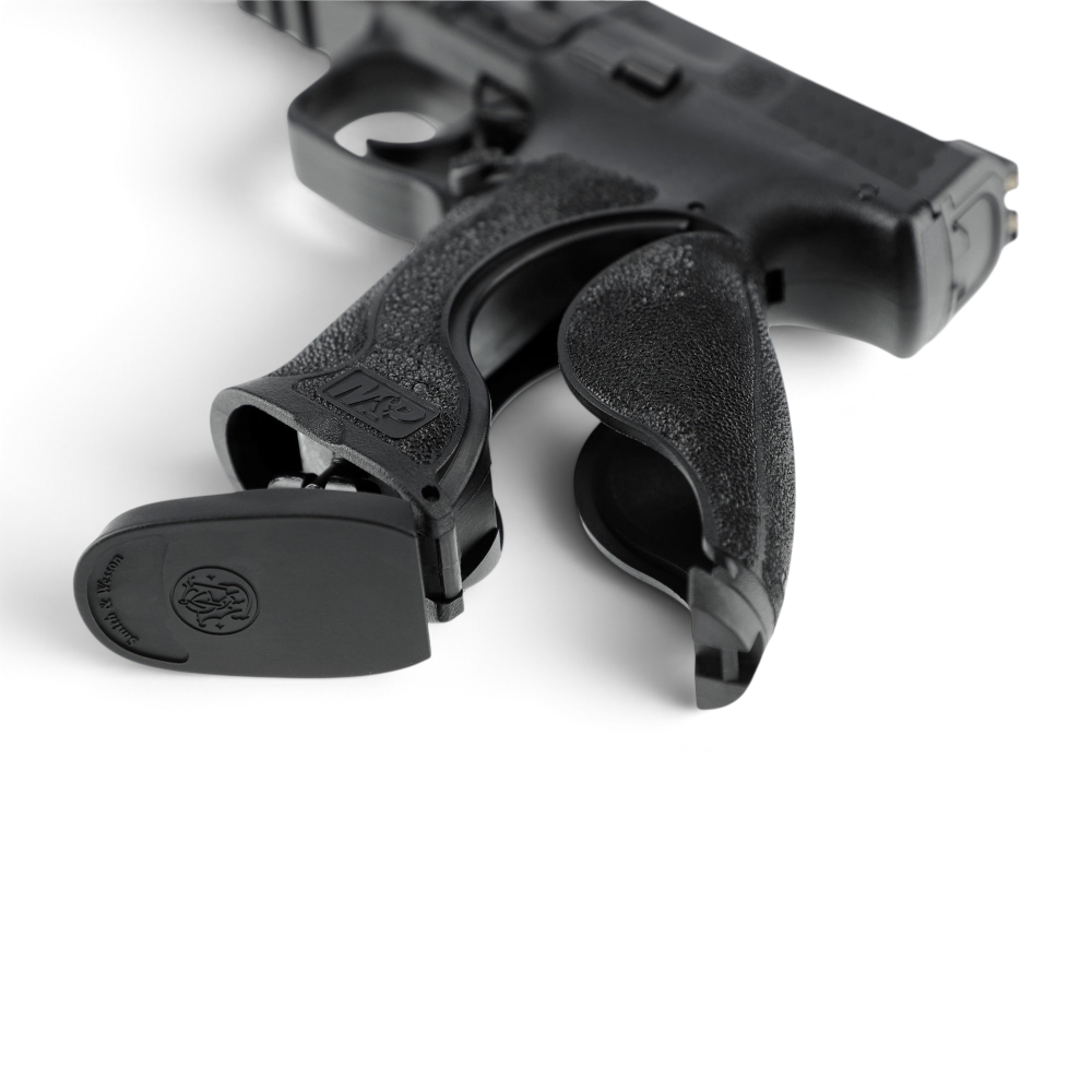 id-paintball Smith & Wesson M&P45 M2.0 CO2-Pistole mit geöffnetem Griffstück für den Kapselwechsel