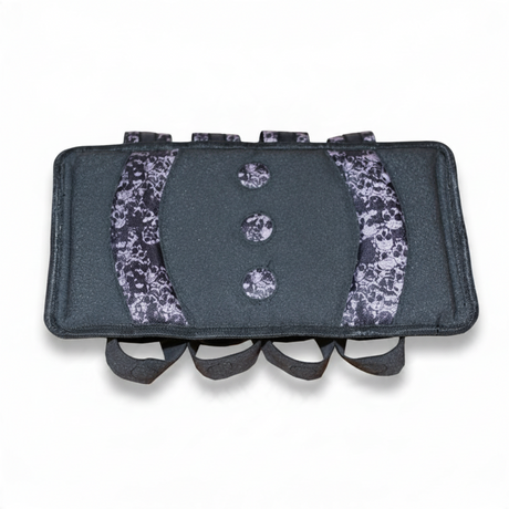 id-paintball Battlepack Skulls Rot mit Totenkopf-Muster, gepolstertem Rückenteil und Schlaufen für 9 Paintball-Pods