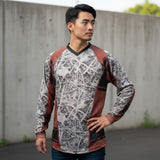 id-paintball Custom Jersey RedRoot in Weiss, Schwarz und Rot mit Polsterung an Schultern und Armen an einem Spieler