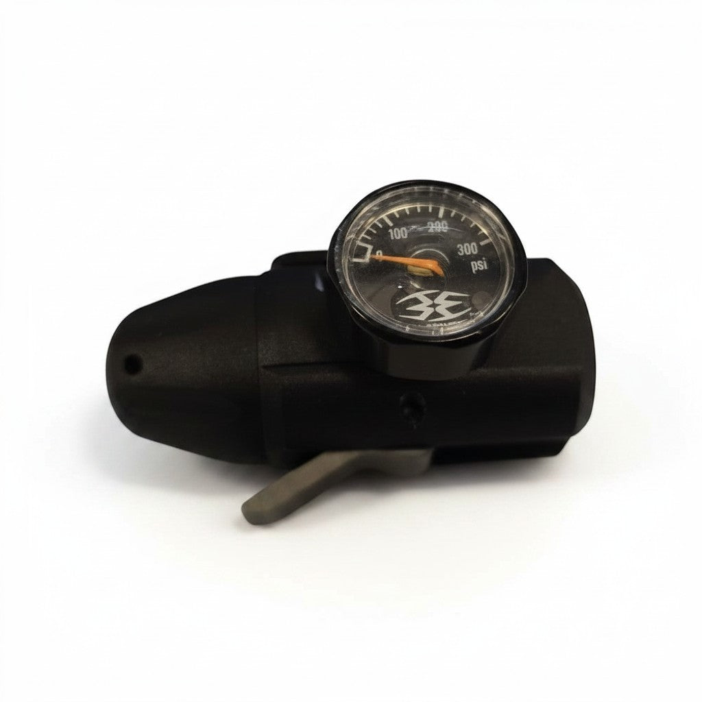 id-paintball Empire Mini GS Axe 2 Pro ASA Regulator in mattem Schwarz mit integriertem 300-psi-Manometer