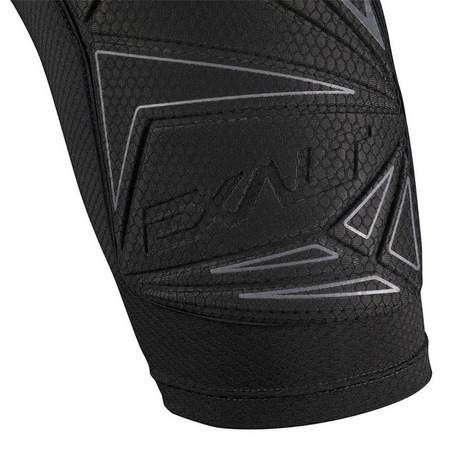id-paintball Exalt FreeFlex Paintball Slide Short mit schwarzer Schutzpolsterung an Oberschenkel und Hüfte