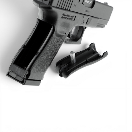 id-paintball Glock 19 CO2 Pistole mit offenem Griffstück und entnommenem Magazin für 4,5 mm Stahl-BBs