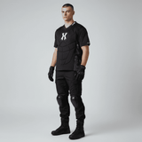 id-paintball HK Army Crash Brustpanzer in Schwarz mit Dual-Layer Polsterung an einem Paintballspieler