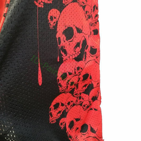 id-paintball Paintball Jersey The Skulls Rot mit rotem Totenkopf-Muster auf atmungsaktivem schwarzem Mesh-Gewebe