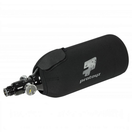 id-paintball Neoprenüberzug in Schwarz für 0,8l HP Flasche mit Protoyz Logo und rutschfestem Gummiapplikation