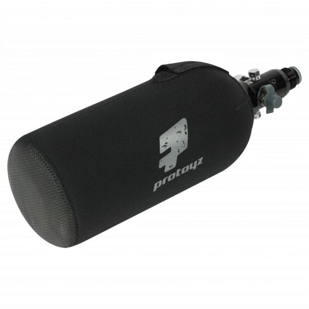 Schwarzer id-paintball Neoprenüberzug für 0,8l HP Flaschen mit rutschfester Gummiapplikation und Protoyz Logo
