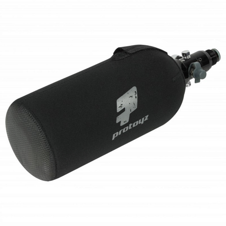 Schwarzer id-paintball Neoprenüberzug für 0,8l HP Flaschen mit rutschfester Gummiapplikation und Protoyz Logo