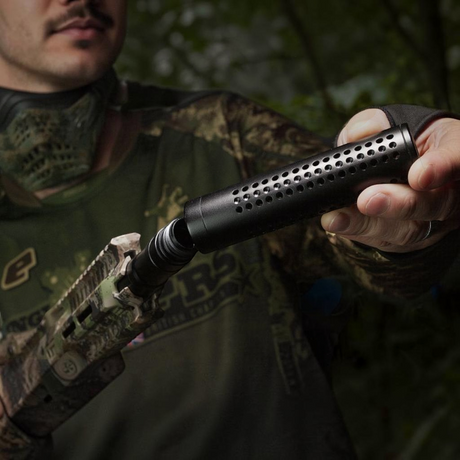 id-paintball Planet Eclipse S63 Tactical Lauf in Schwarz mit Quake Muzzle an einem Paintball-Markierer montiert