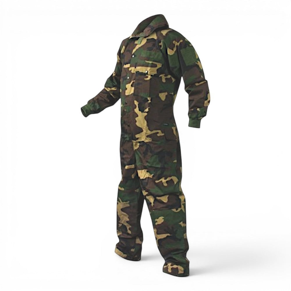 id-paintball Spielfeld Overall in Woodland Camo aus robustem Baumwoll-Mix mit Kapuze und praktischen Taschen