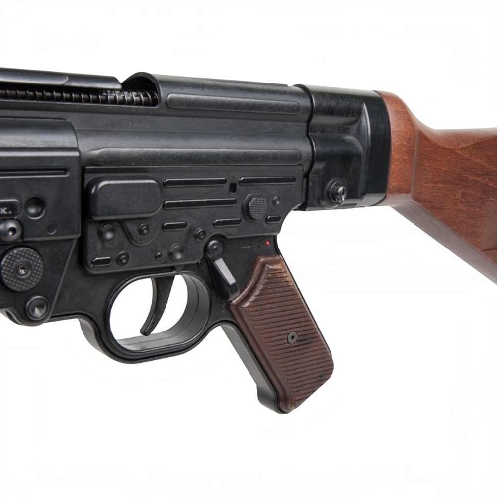 id-paintball GSG StG44 Gas-Signalwaffe mit schwarzem Metallgehäuse und Echtholz-Griffschalen sowie Schaft