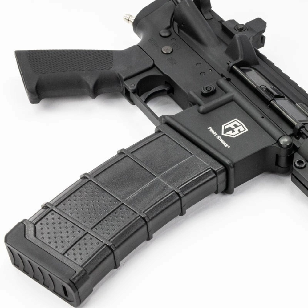 id-paintball First Strike FS T15 V2 Magazin in Smoke aus Polymer mit strukturierter Oberfläche an einer T15 Markierer