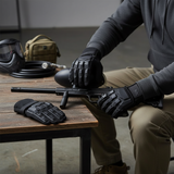 id-paintball Vollfingerhandschuhe in Schwarz mit Hartschalen-Protektoren auf dem Handrücken für Paintballspieler
